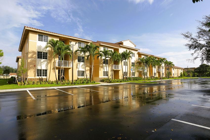 Legacy At Hollywood Apartments, 4150 Davie Road Extension, Hollywood